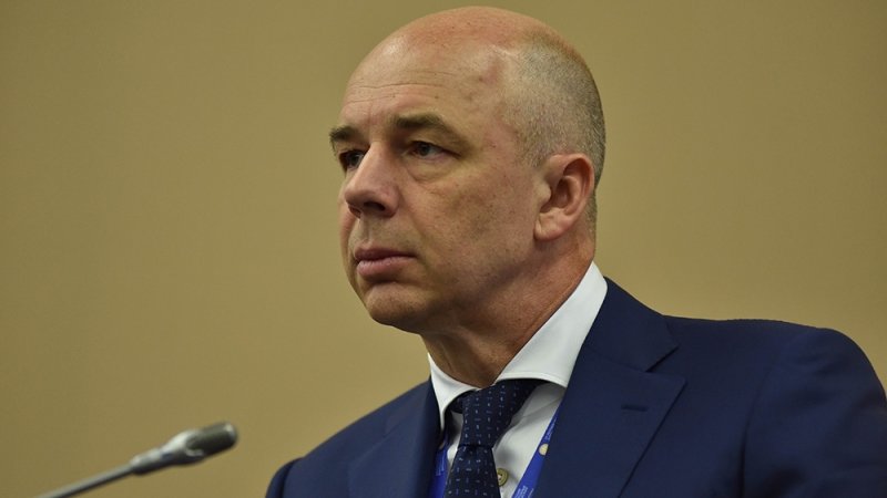 Siluanov varuje, že Rusové mohou "projít" rezervními fondy